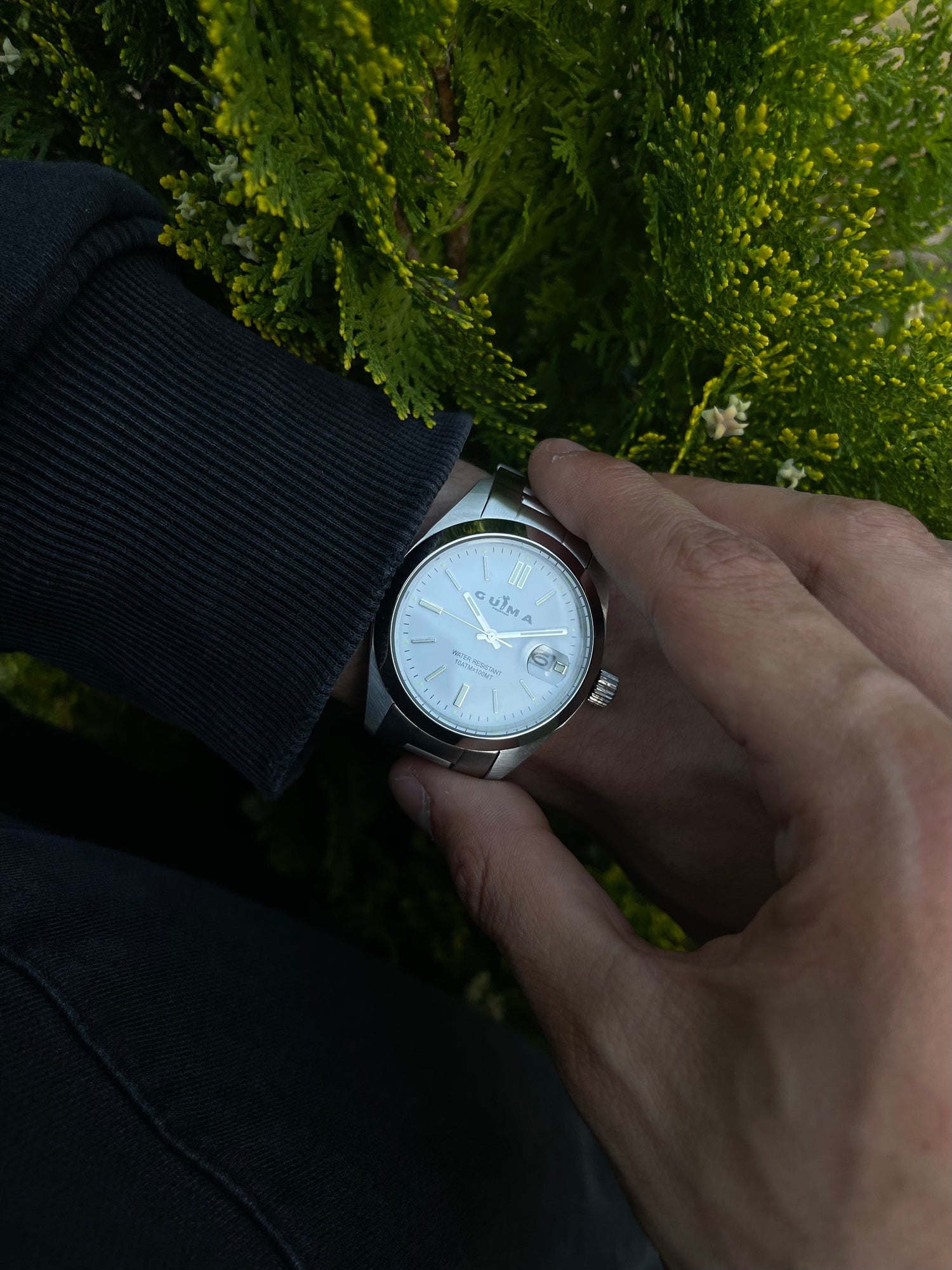 No es solo un accesorio. Es parte de tu historia. Lleva un reloj elegante que te acompaña en cada paso: GUMA.